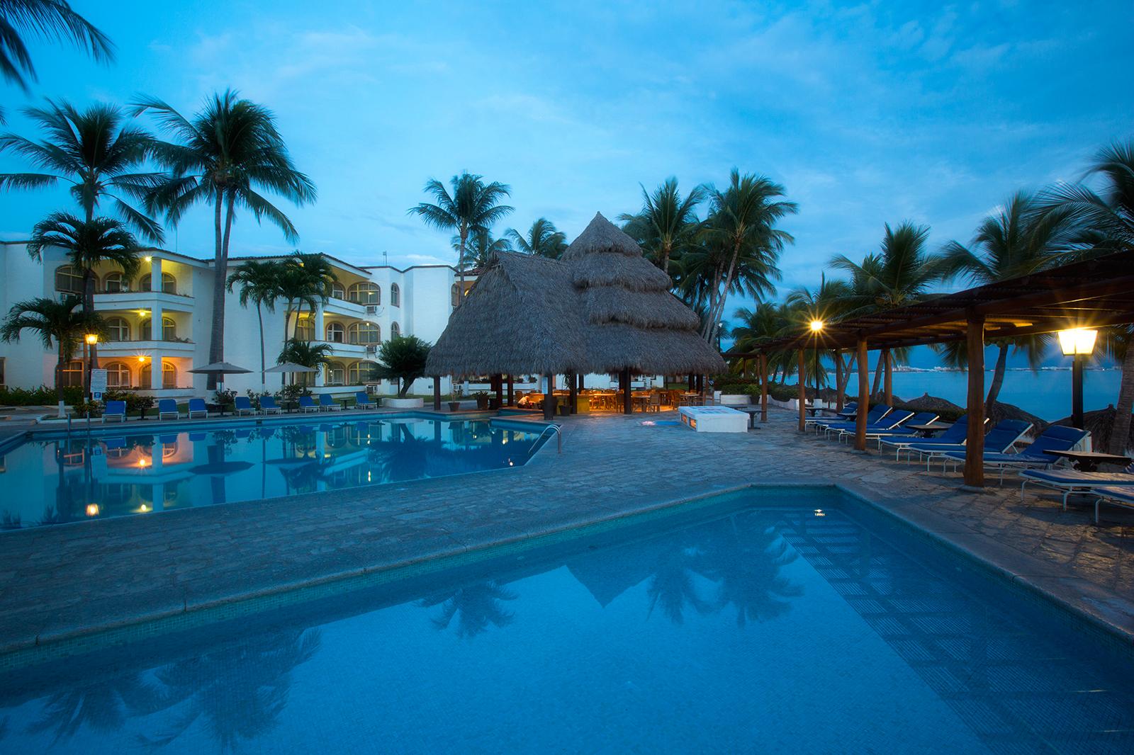 Vista Vallarta All Suites On The Beach Бусериас Экстерьер фото